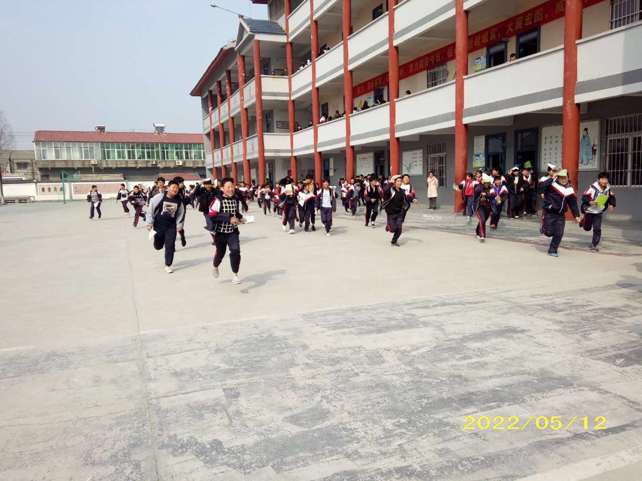 紧急避险演练1.jpg