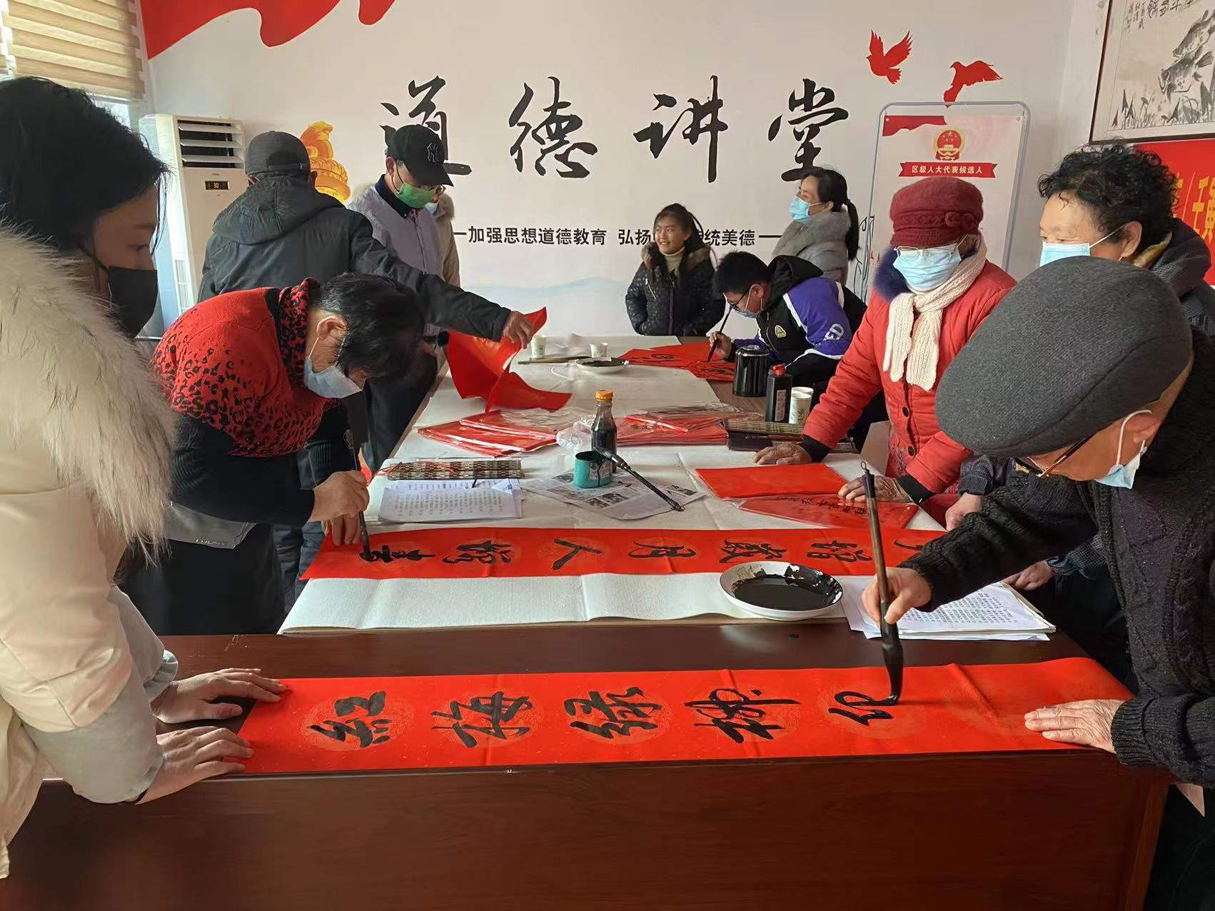喜迎新春写春联活动.jpg