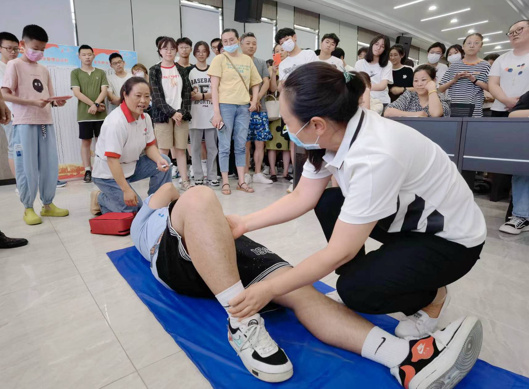 现场操作 (2)_副本.jpg
