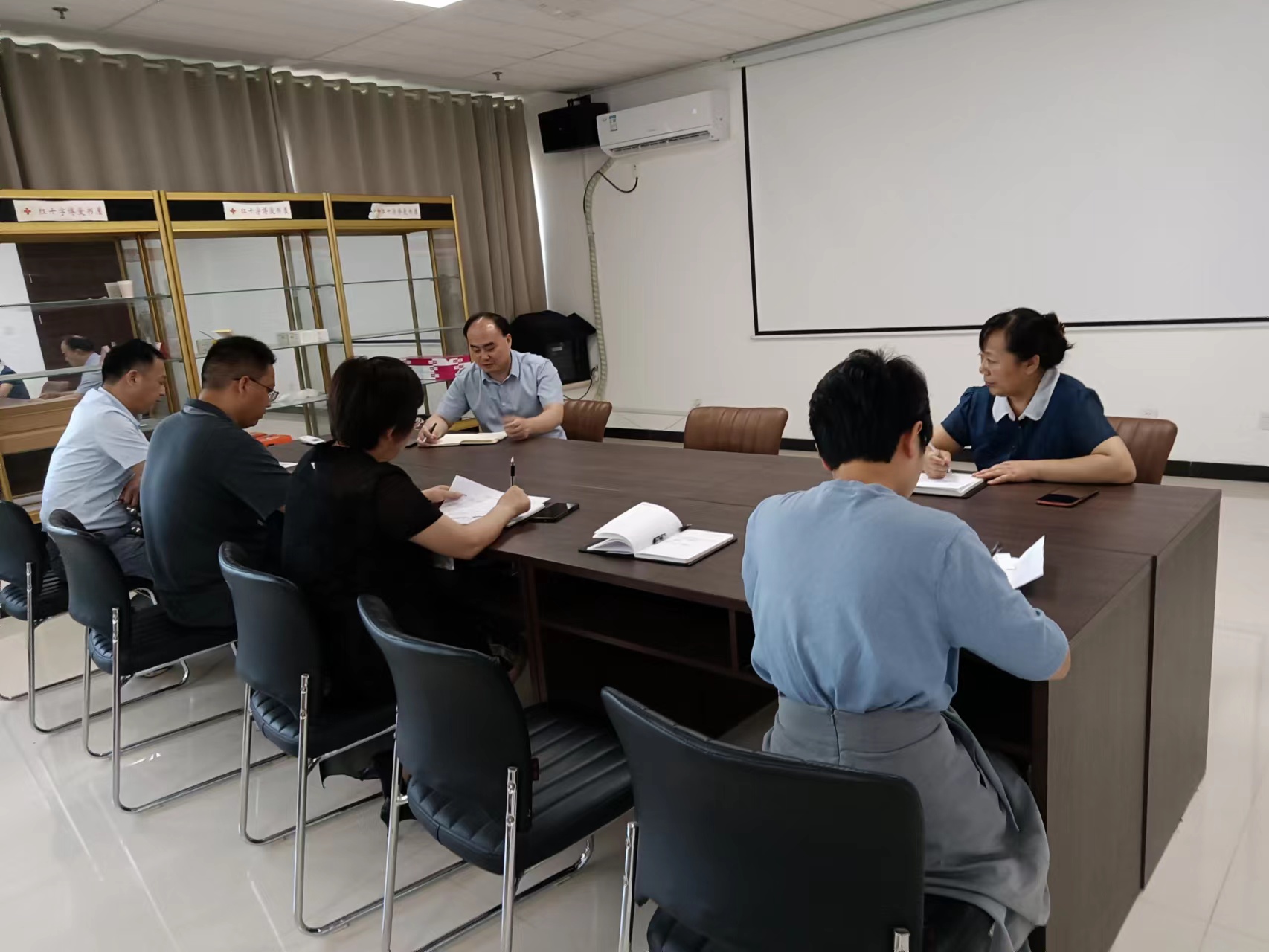 学习会议精神.jpg