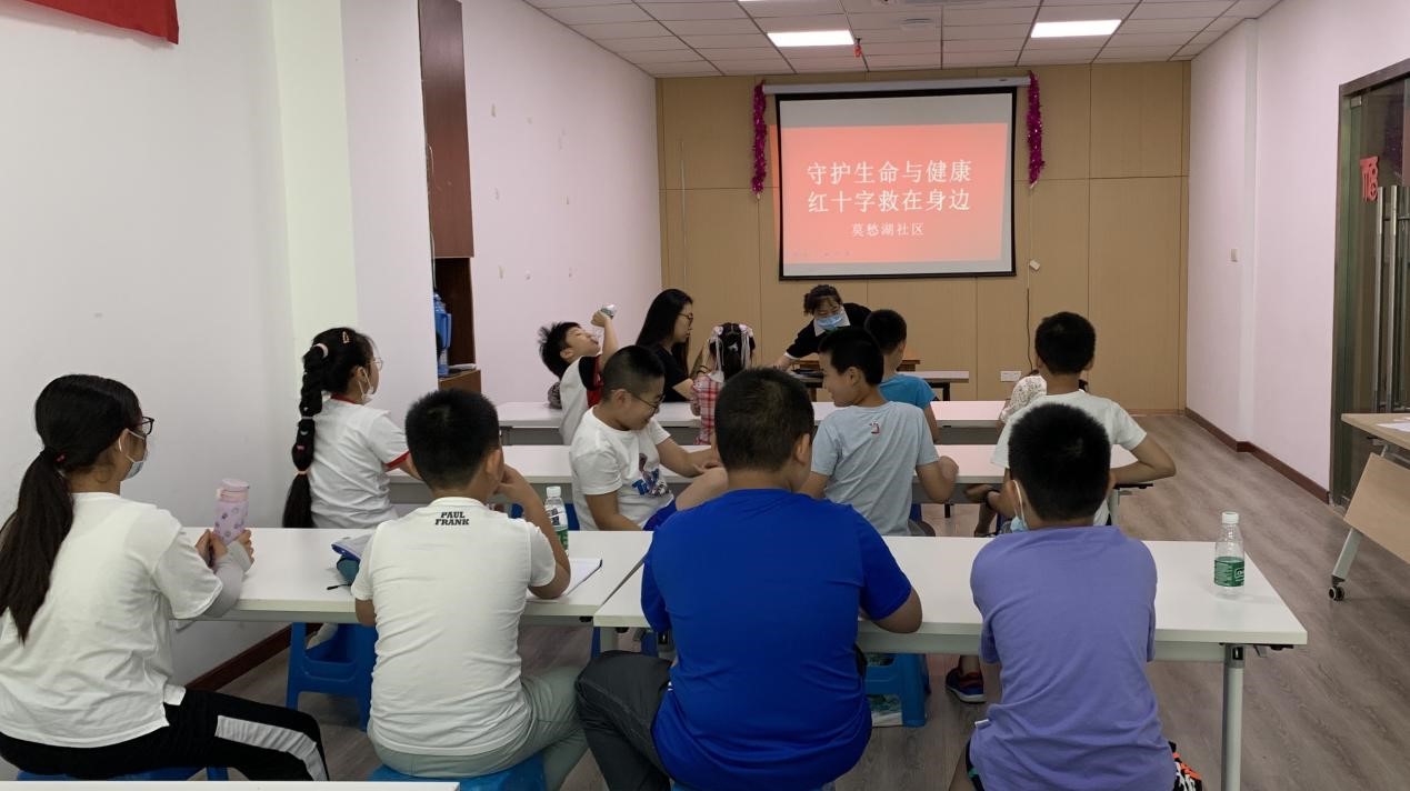 驻防毒钢铁防线 护万千如花少年.jpg
