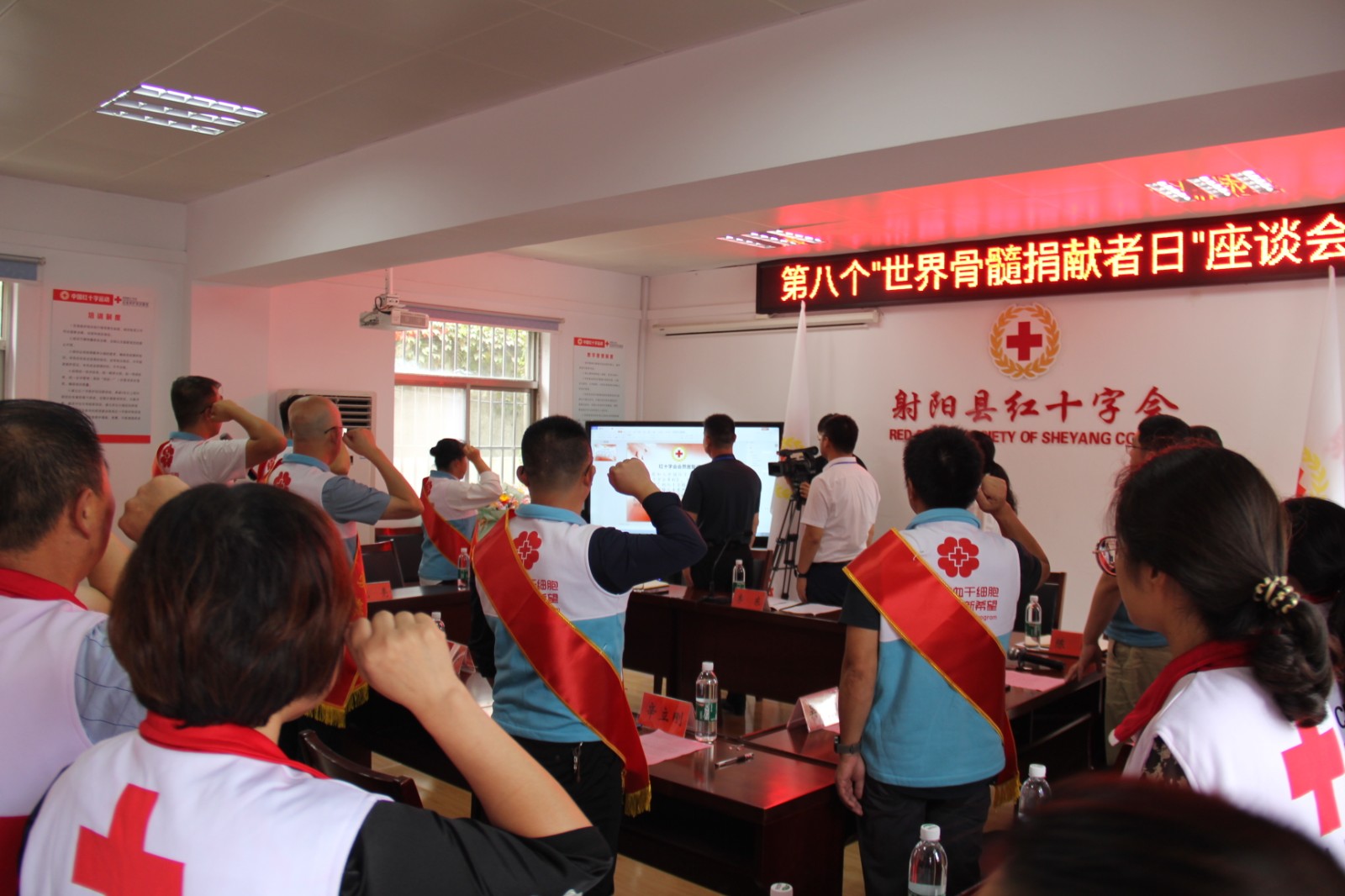 图片2-志愿者宣誓.JPG