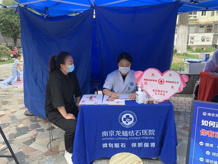 1优质医疗资源下社区 专家组队“摆摊”义诊01.jpg