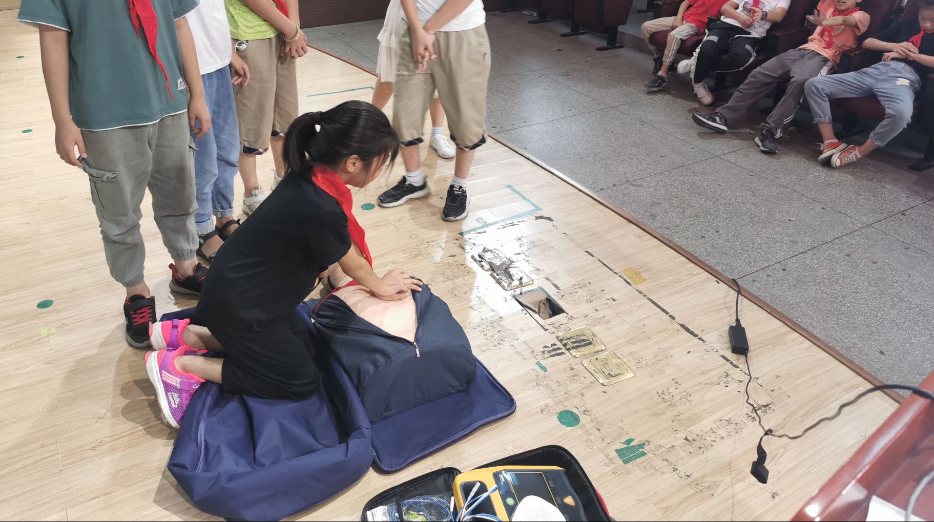 南京市铜井中心小学红十字会开展红十字知识传播活动2.jpg