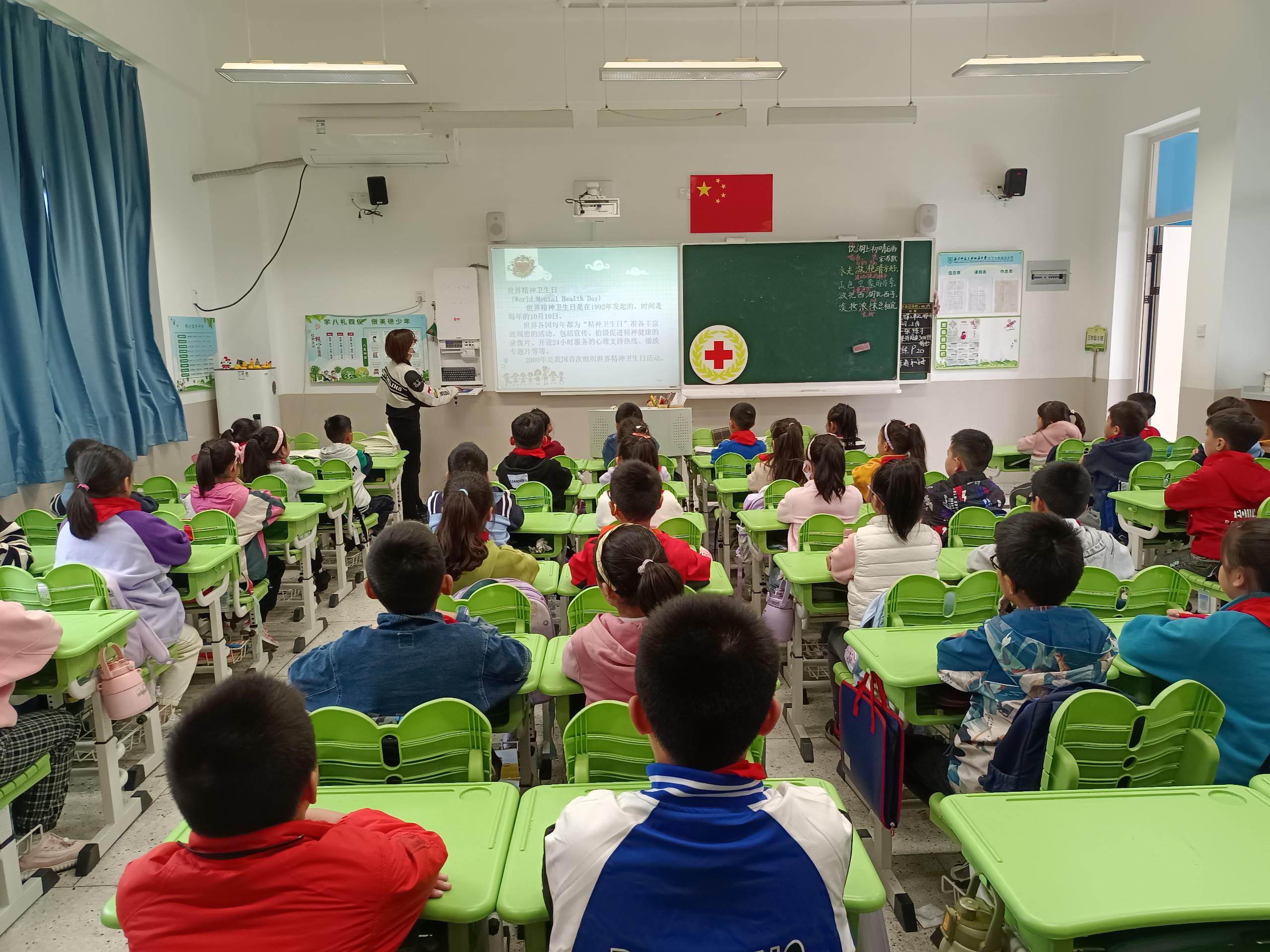 江宁区汤山中心小学红十字会开展精神卫生日活动2.jpg