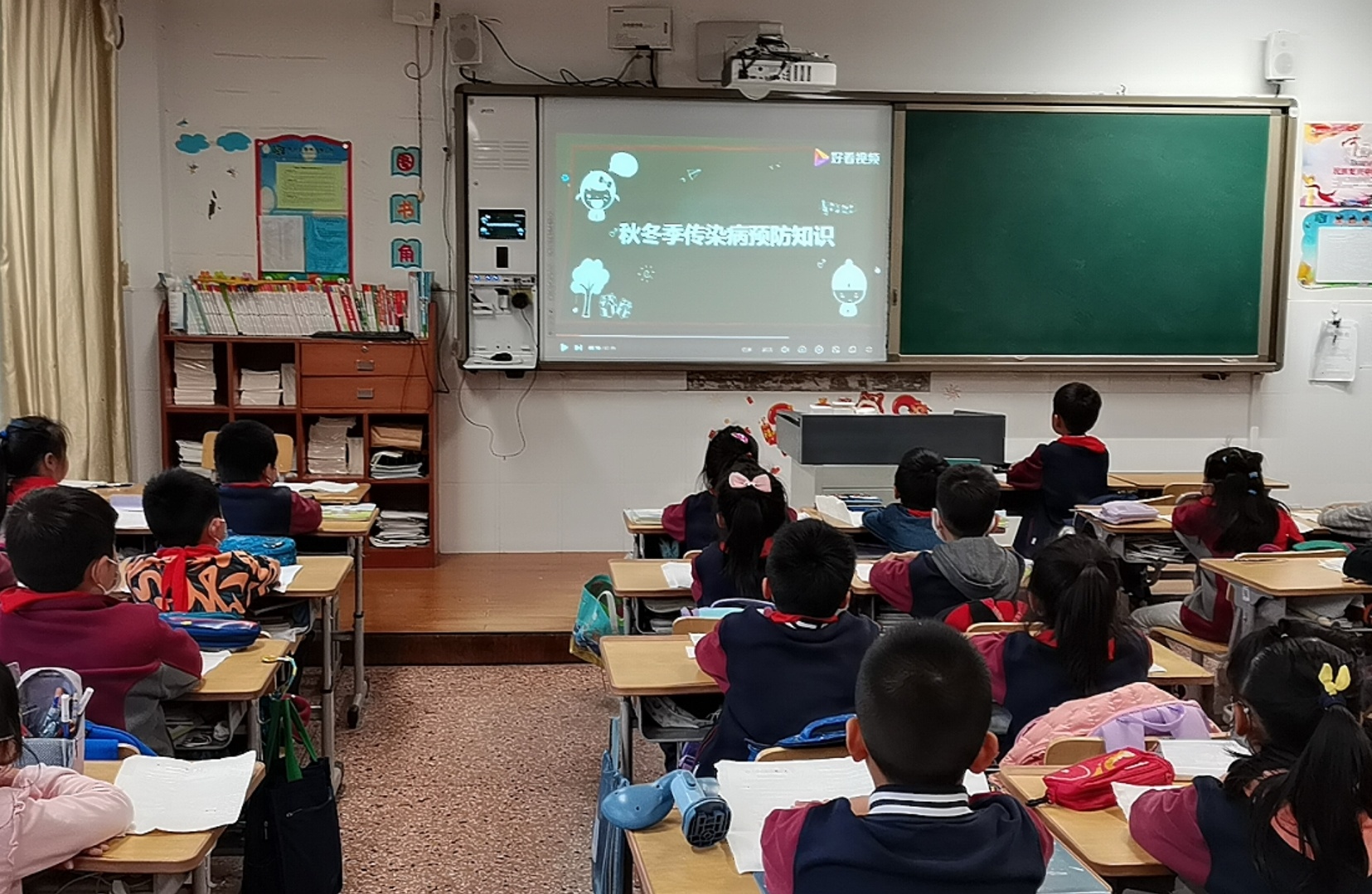 科学园小学红会开展预防秋冬传染病活动2.jpg