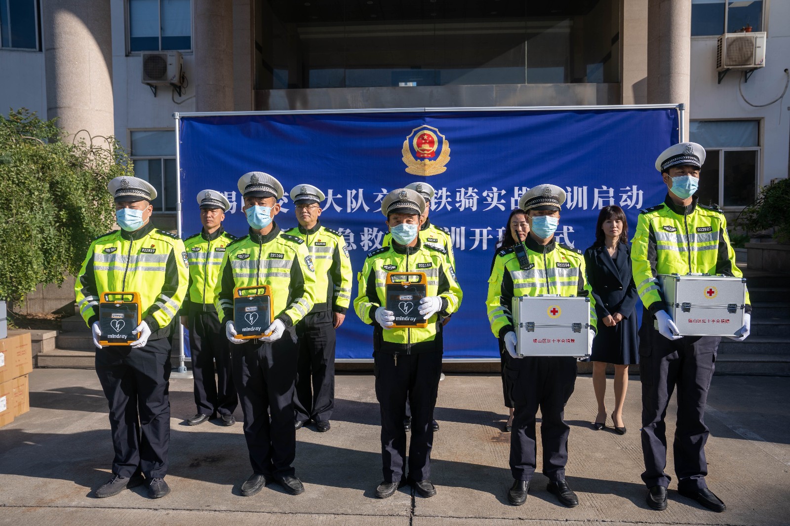 12锡“心”守护 “救”在身边 _锡山交警应急救护培训开班.jpg