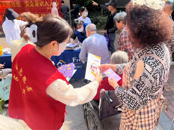 1、佘冲社区：防灾减灾进社区 安全意识入人心5.11.jpg