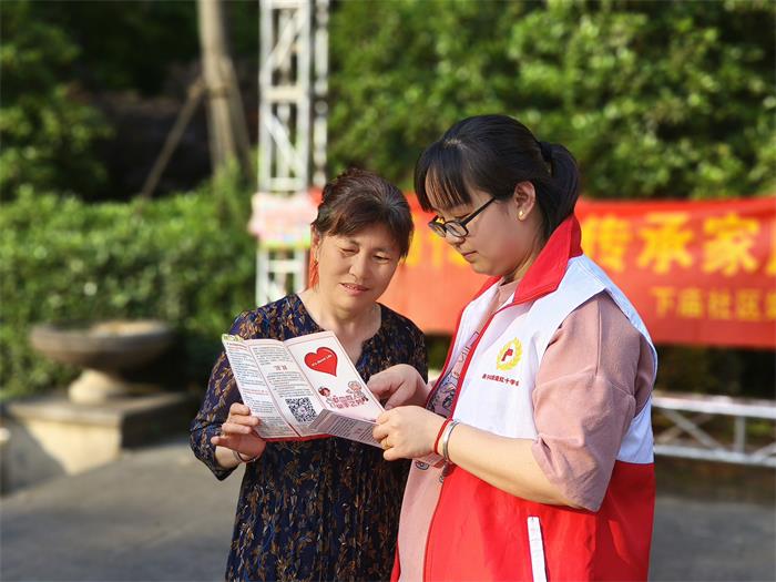 5、献出青春热血，传递人间真情无偿献血宣传活动.jpg