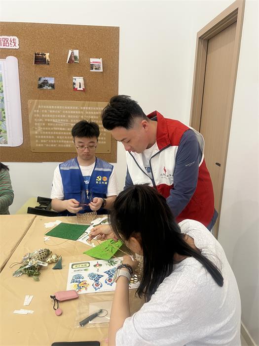 6、6月6日-南化社区【博爱家园】青韧竹条制龙舟，美丽非遗迎端午.jpg