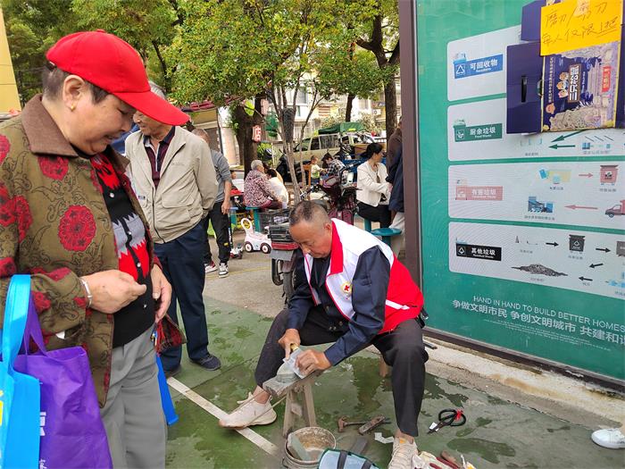 1、燕华社区便民服务活动 (2).jpg