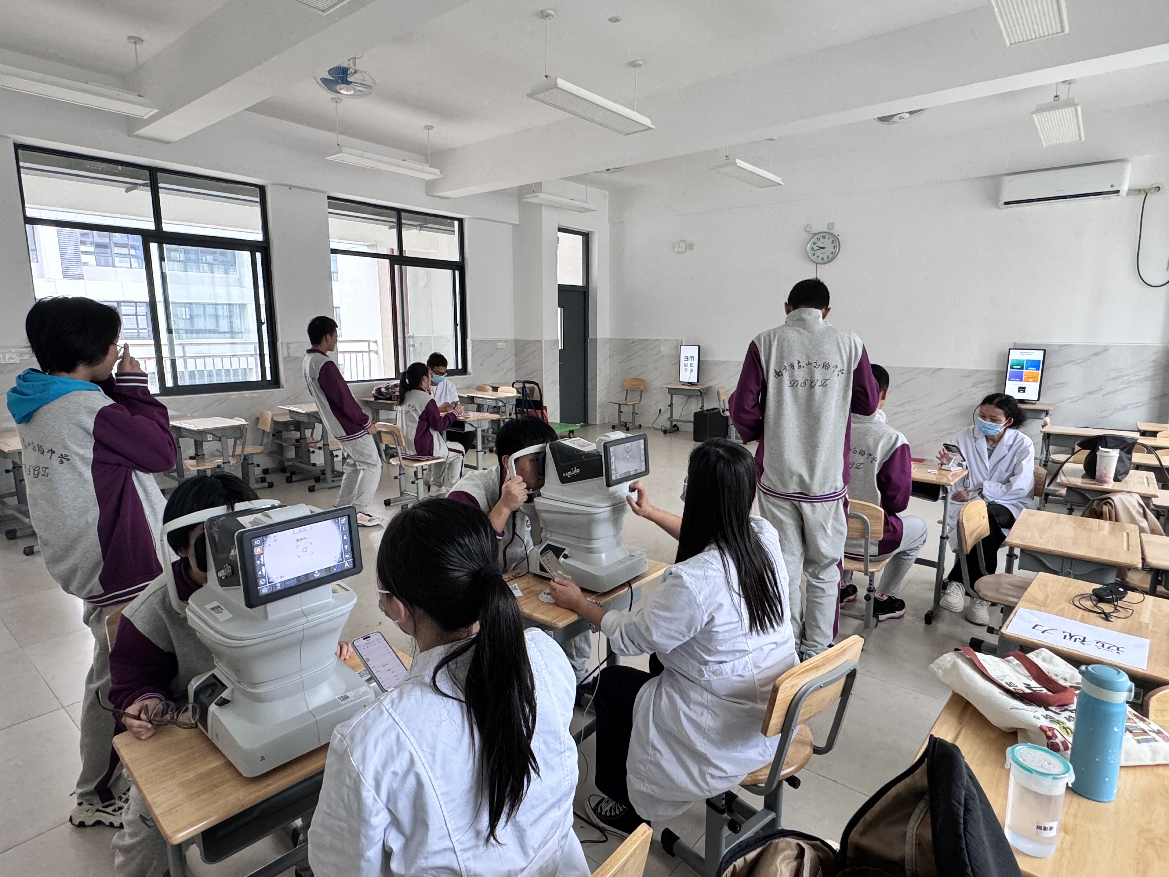 南京市东山高级中学（南站校区）开展学生健康体检活动1.jpg