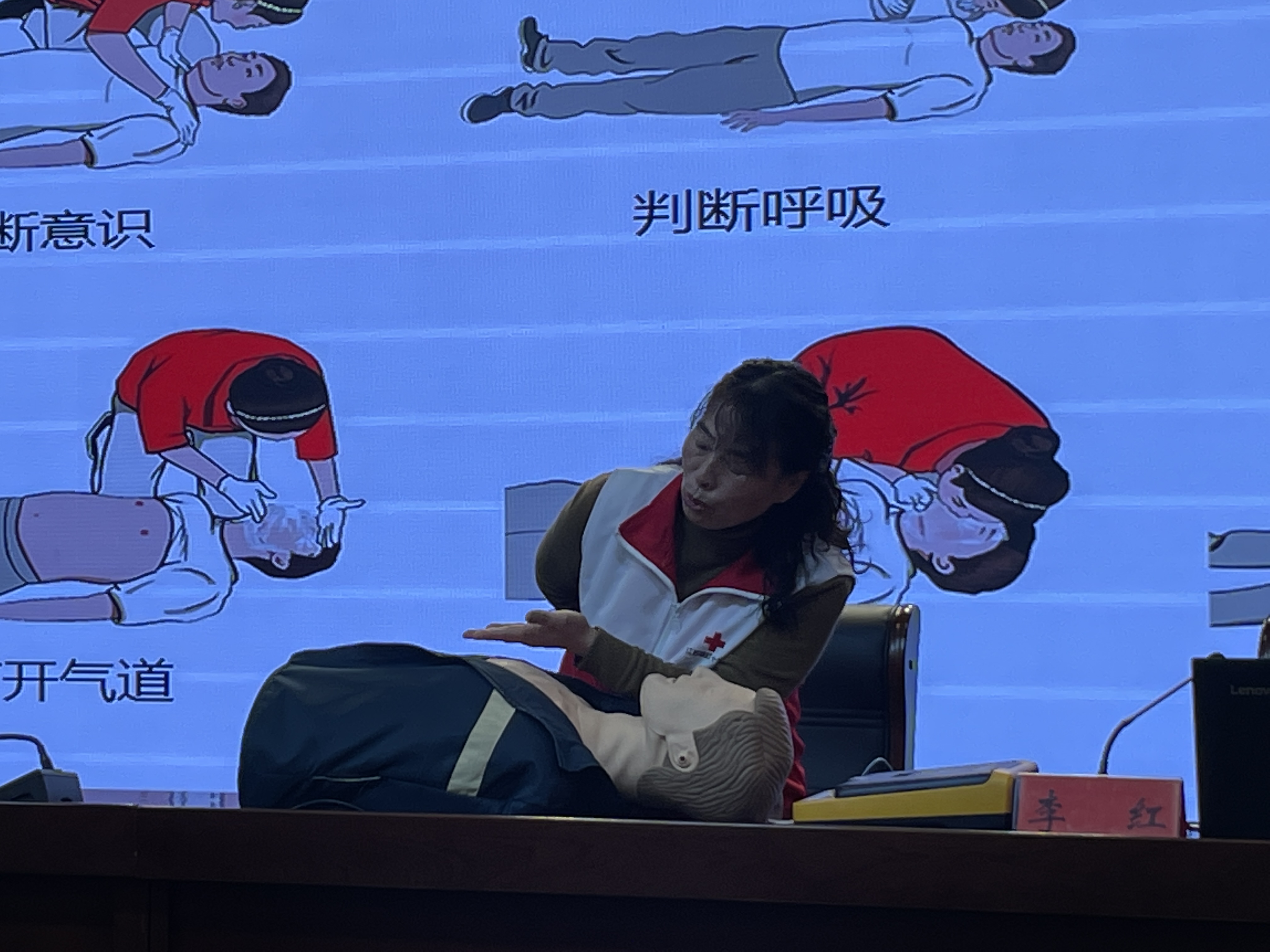 29c61a6dc4a142cb881c8591aa8aef2e.jpg