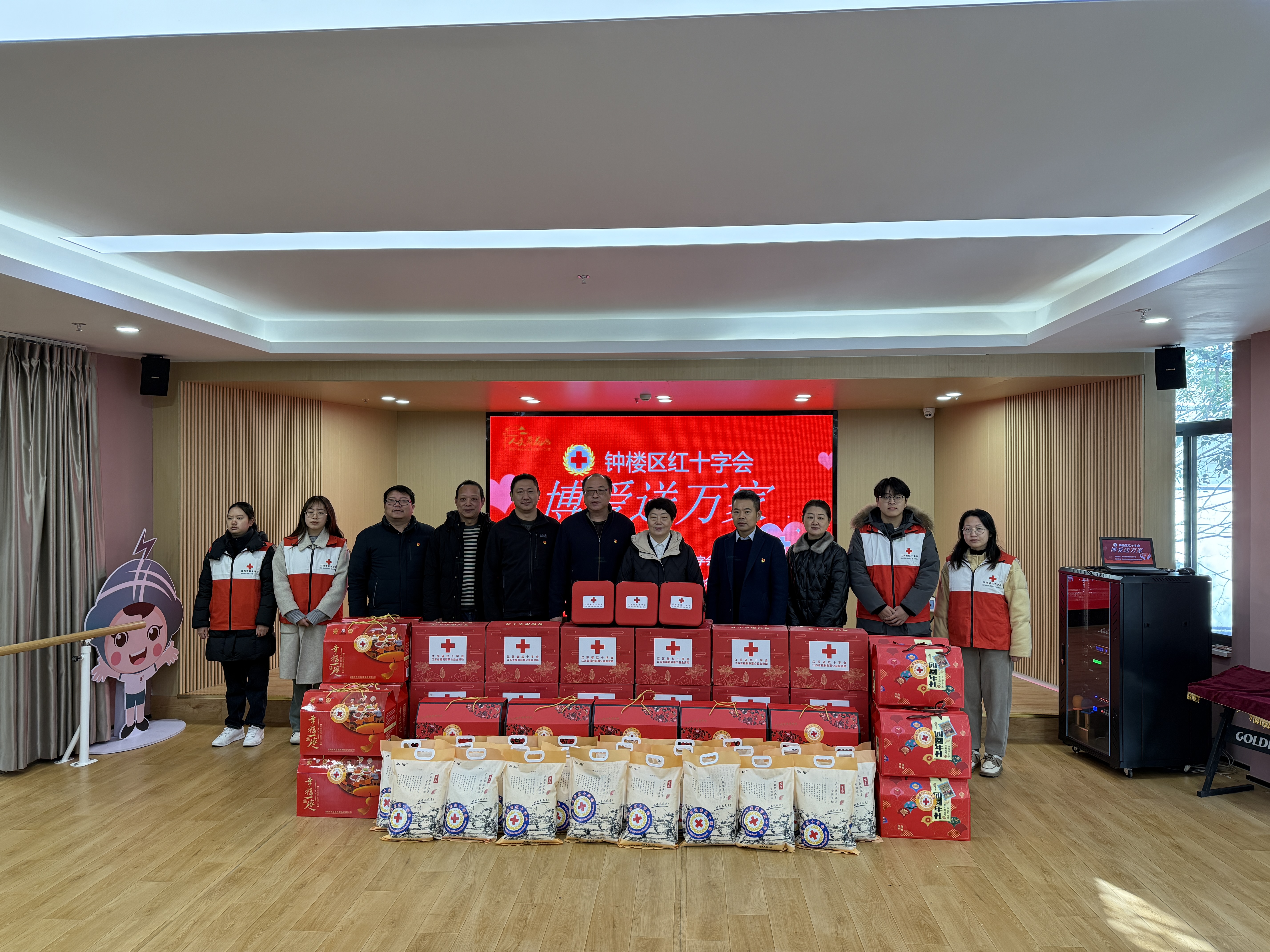 1.16钟楼区红十字会博爱送万家（荷花池）1.jpg