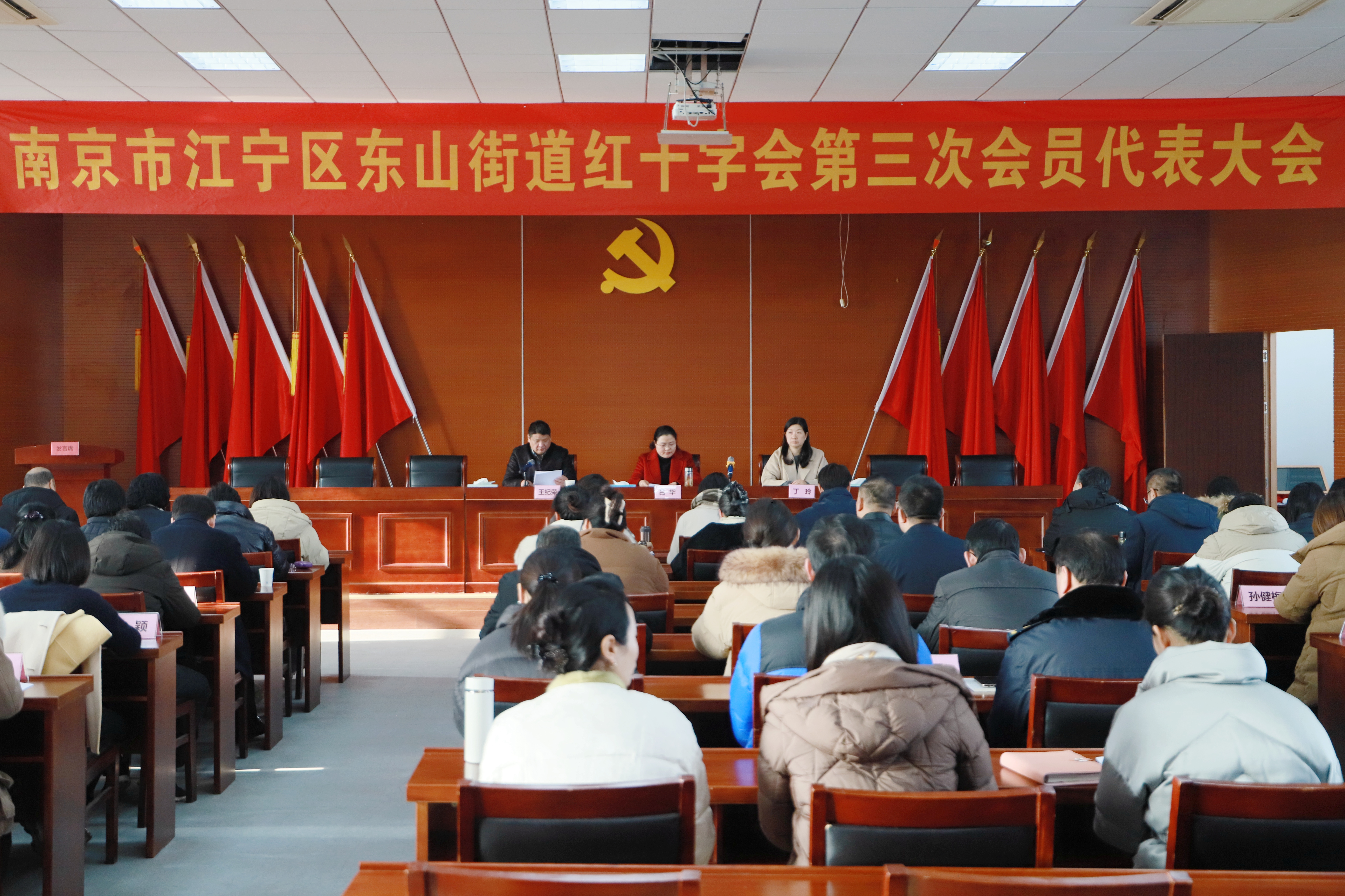东山街道.jpg