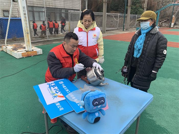 8、栖化新村社区红十字会：开展“三五学雷锋，为民服务行”志愿活动.jpg